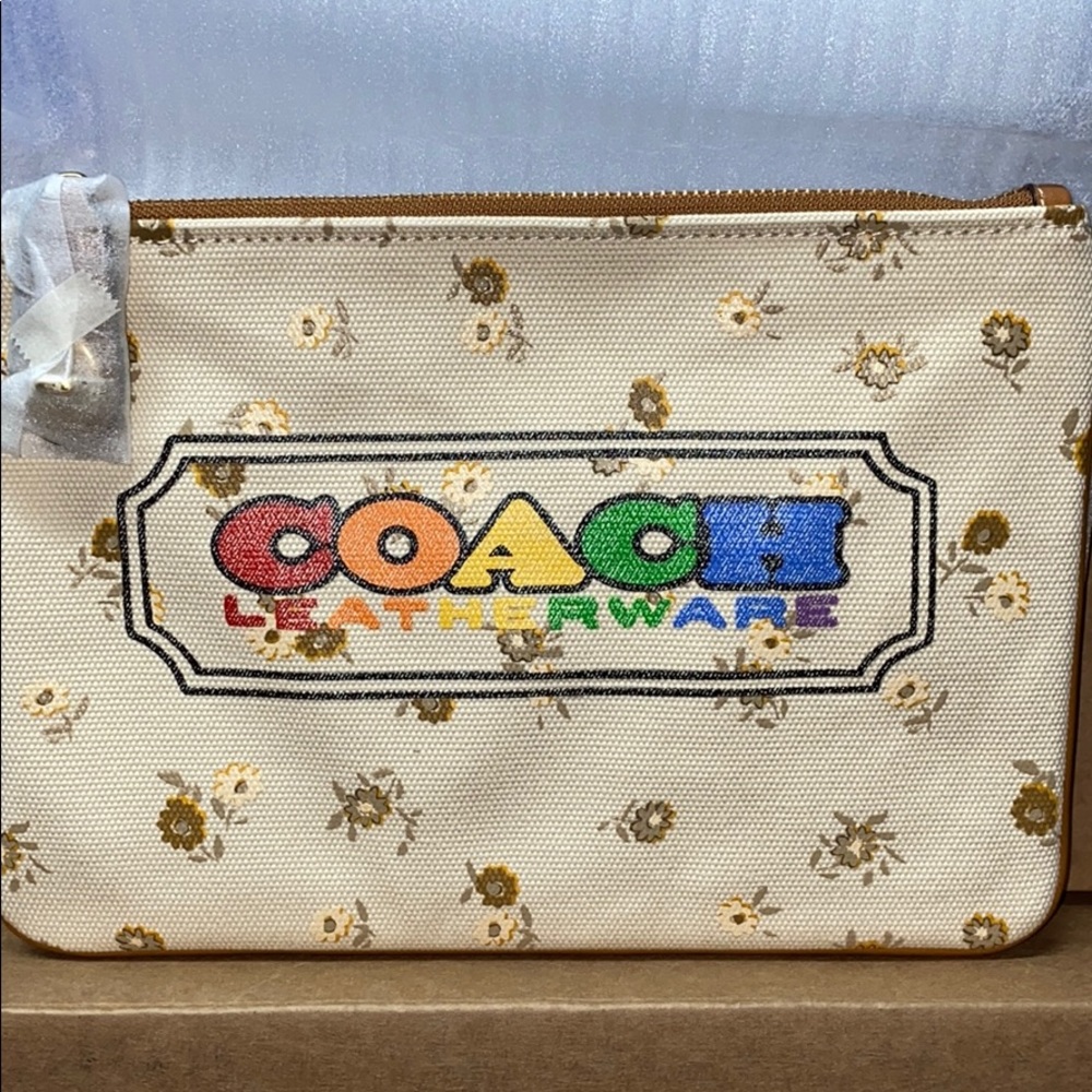 Coach Turnlock pouch 26 with rainbow coach badge - Picture 5 of 5